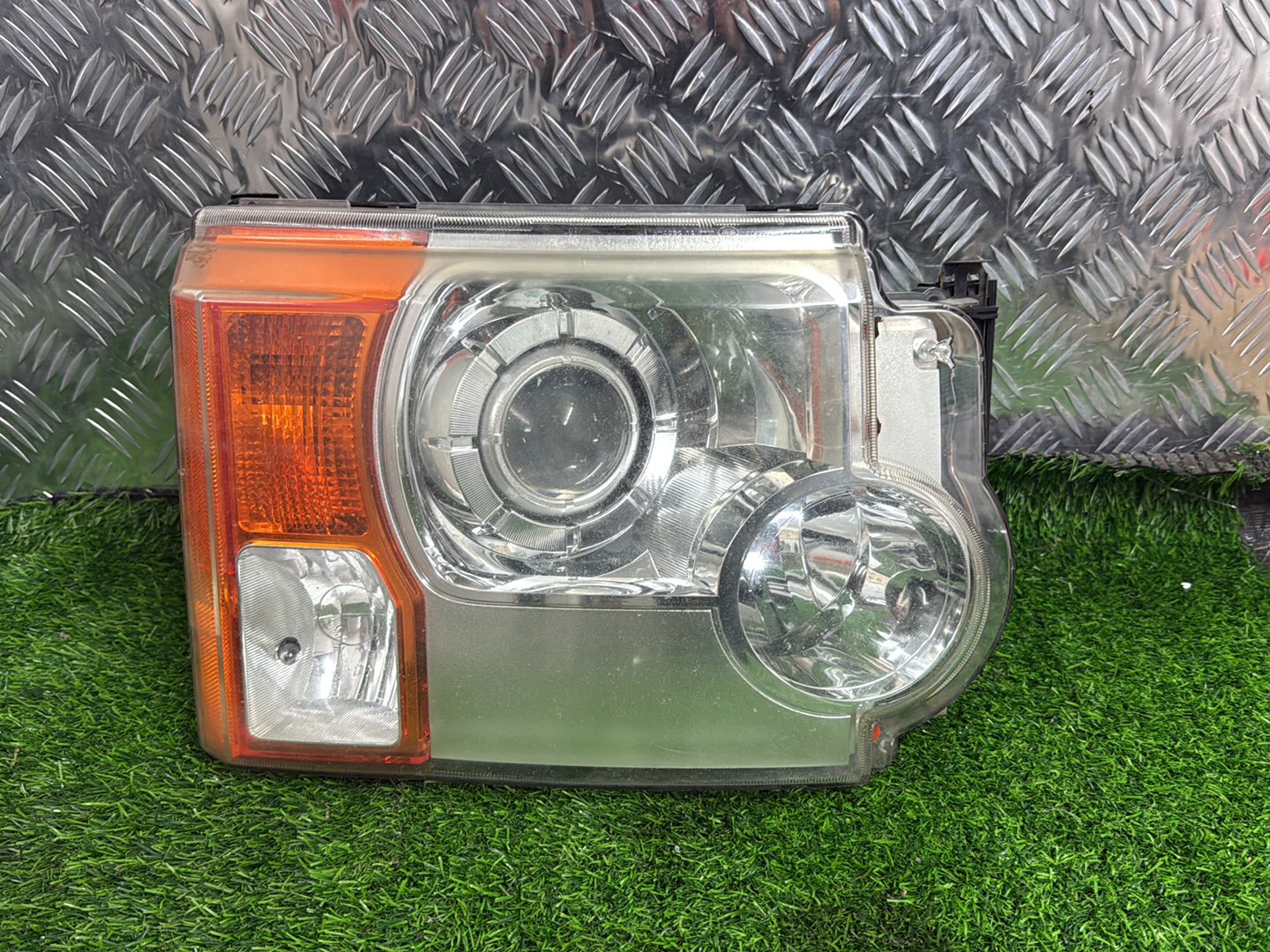 2004 - 2009 Land Rover Discovery Right Headlight XBC500042