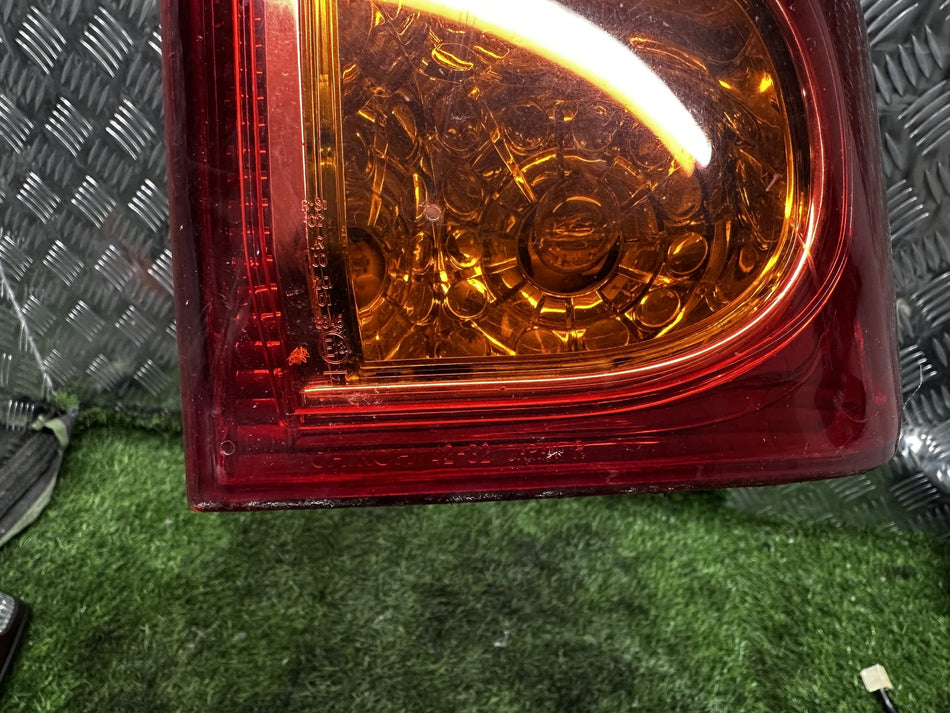 2005 Toyota RAV4 A20 - Right Taillight PN: ICHIKOH 42-32