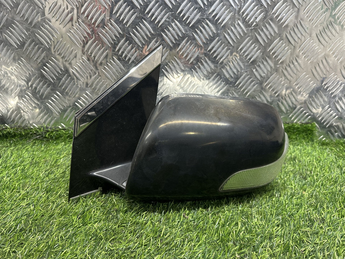 2003-2009 Toyota Harrier U30 - Left Door Mirror PN: 2 PLUG ( 5+2 WIRE)