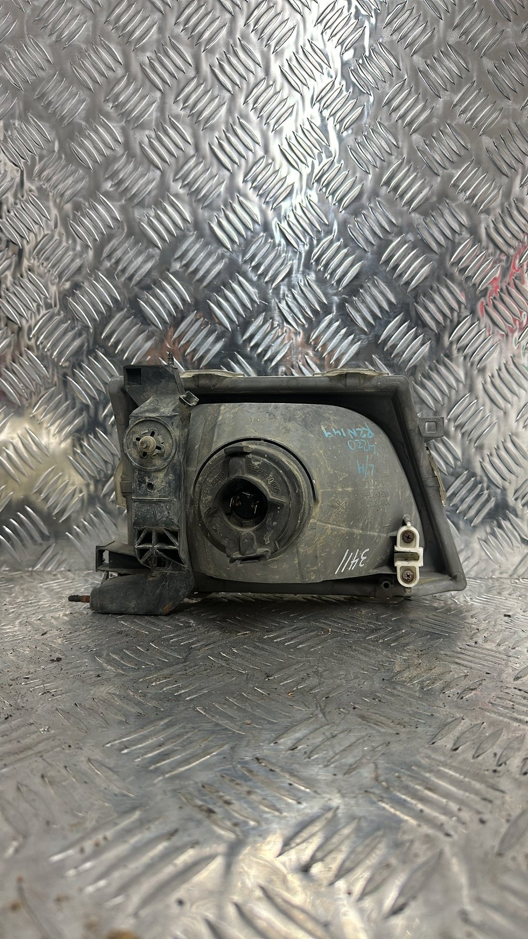 1997-2005 Toyota Hilux Left Headlight KOITO 35-86