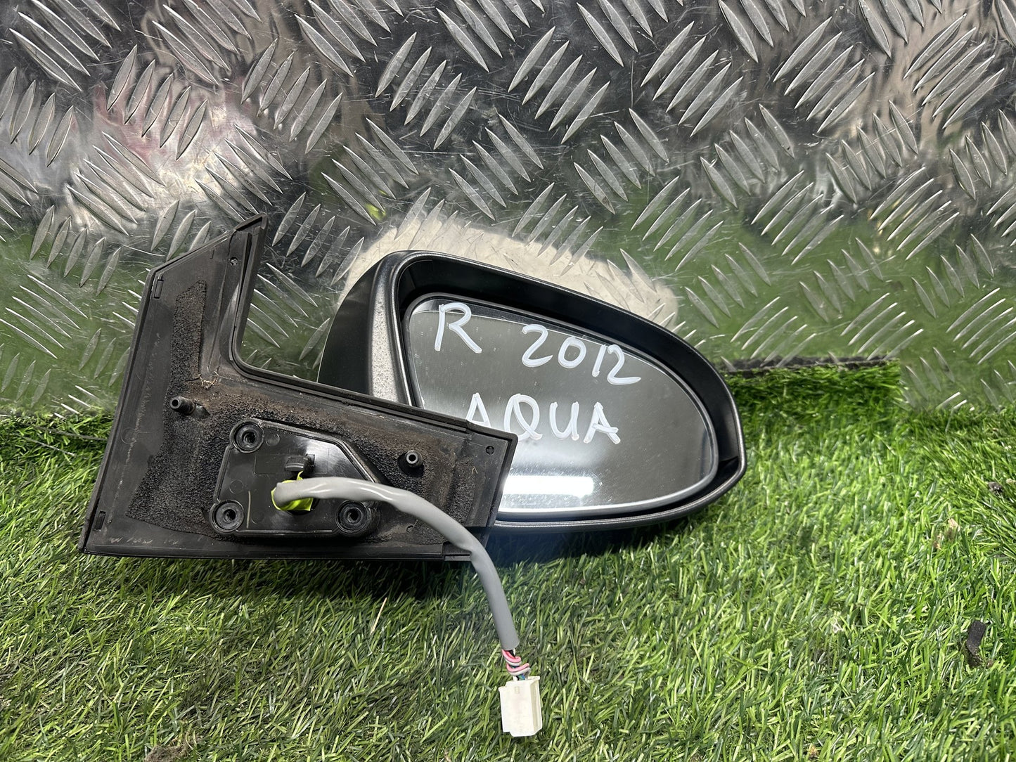 2011-2021 Toyota Aqua NHP10- Right Door Mirror PN: 7 WIRE TYPE