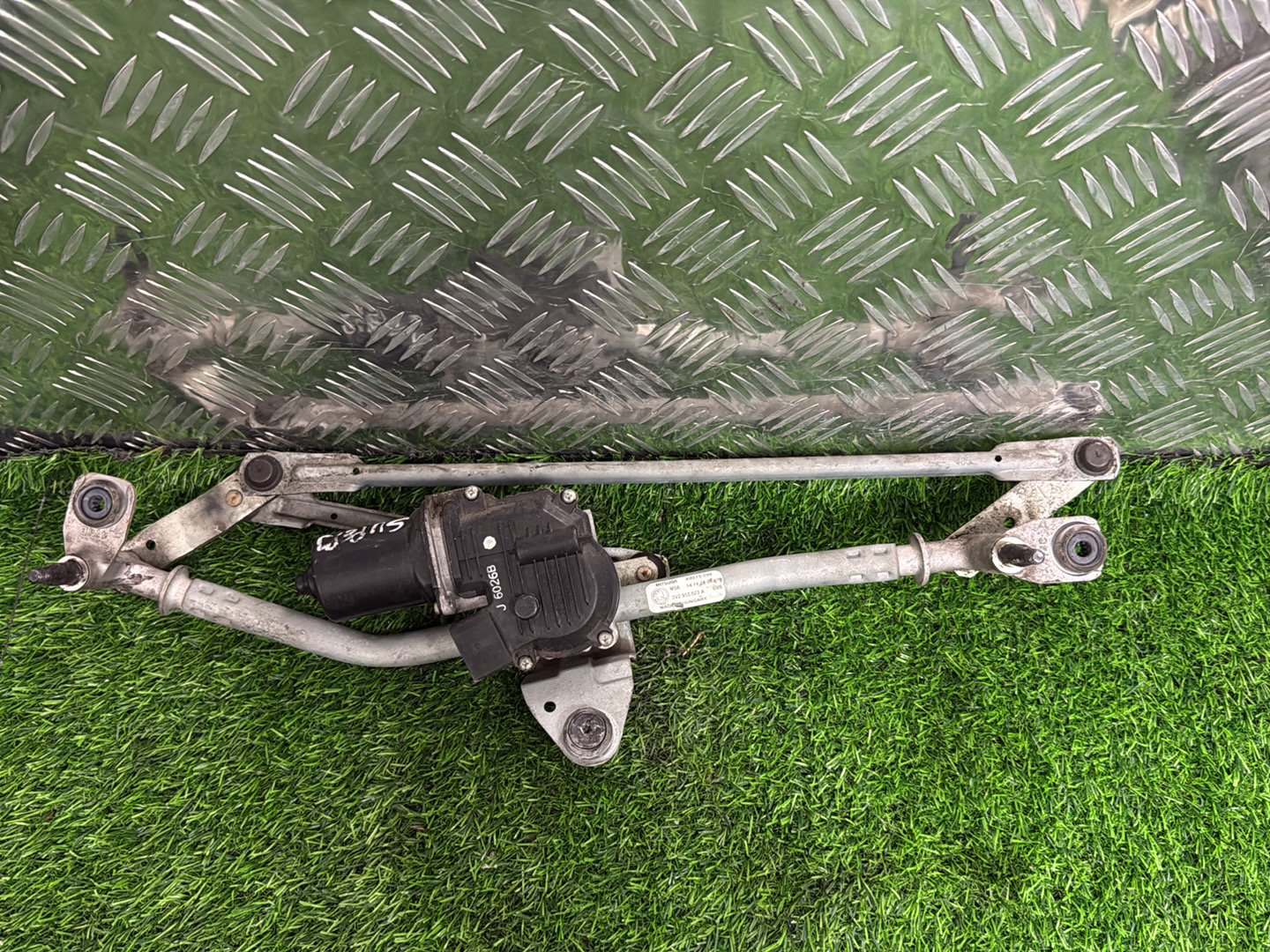 2017-2021 Skoda Superb- Front Wiper Rack Assembly PN: 3V2 955 119