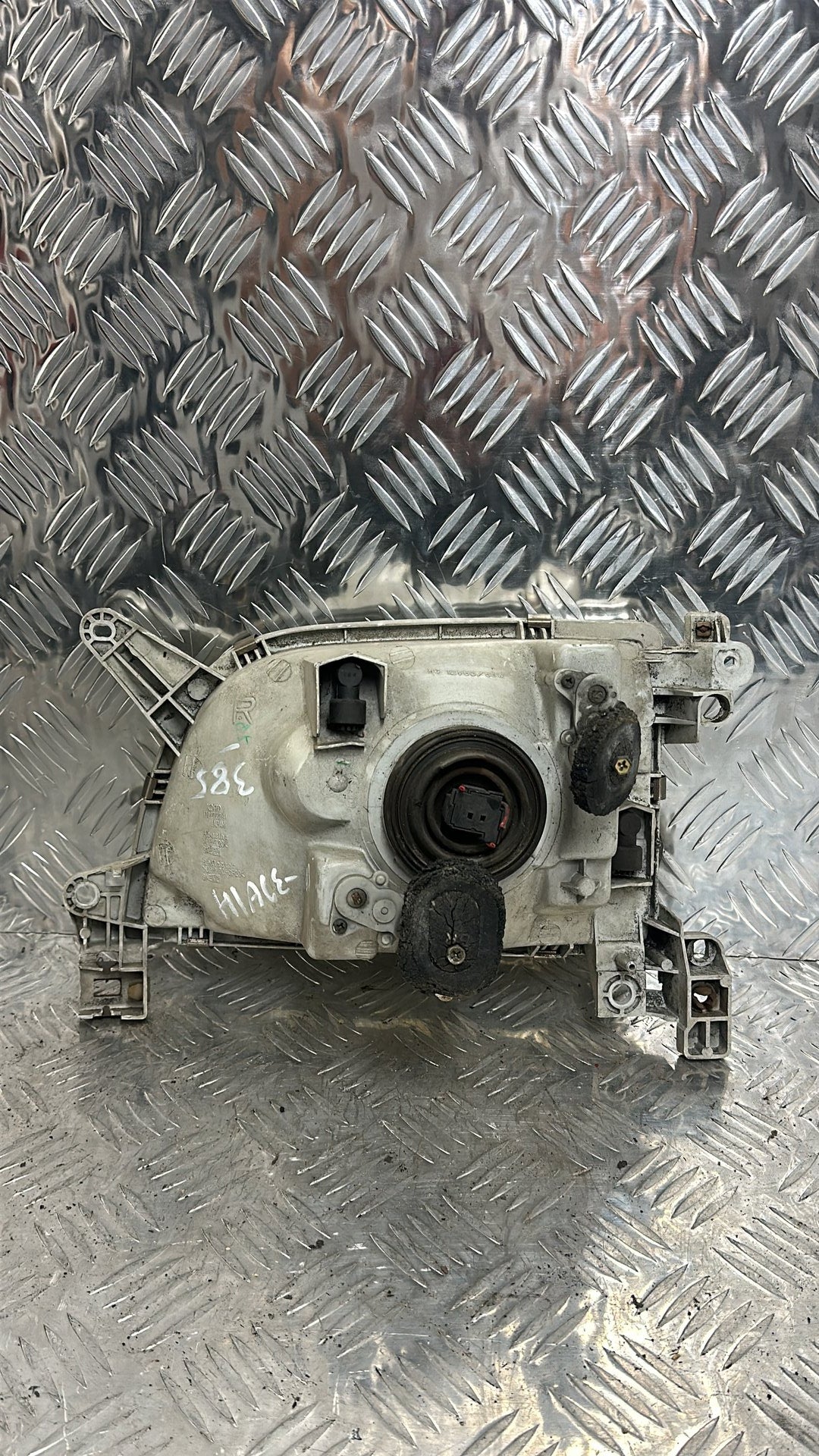 1989-2004 Toyota Hiace Right Headlight TOYOTA 26-40