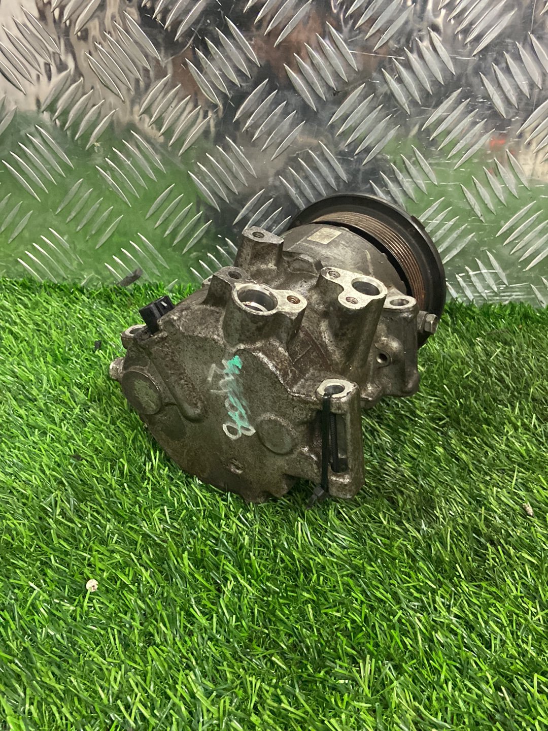Toyota Hiace A/C Compressor 447260-0569