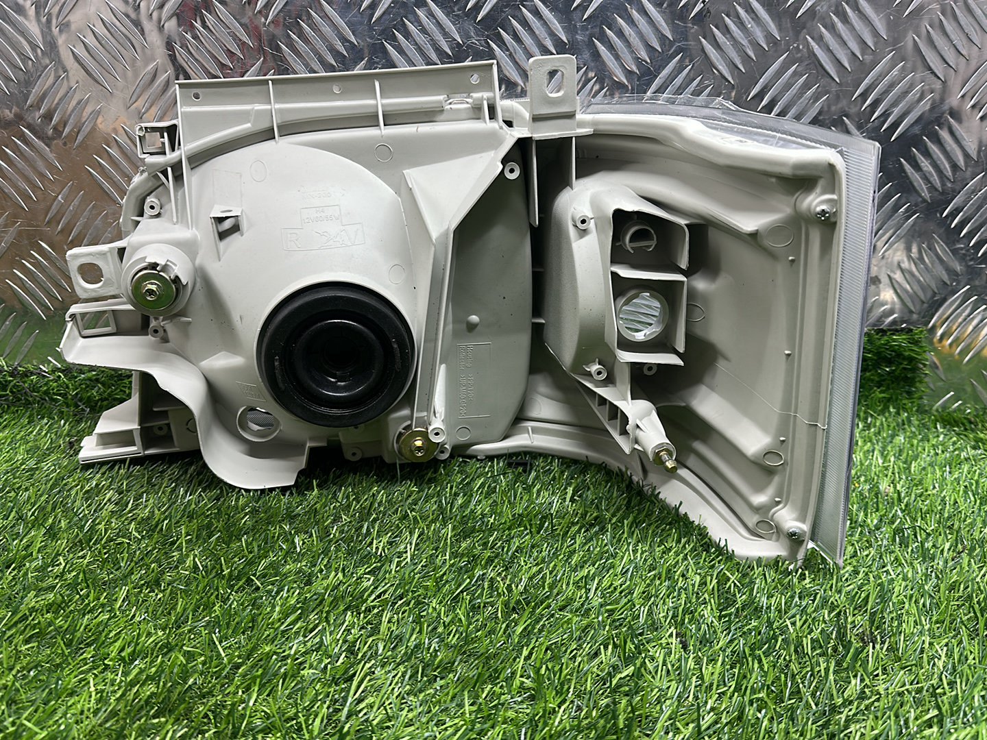 2005-2010 Toyota Hiace H200- Right Headlight PN: 26-117