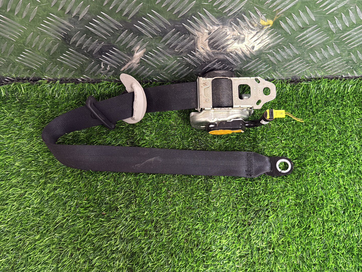 2011-2021 Toyota Aqua Left Front Seat Belt 6226483-P
