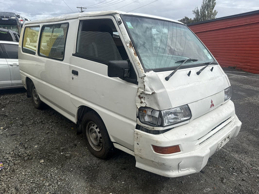 2005 Mitsubishi L300 Express