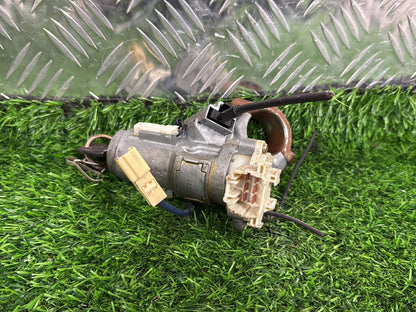2001 - 2006 Toyota Corolla Ignition With Key 45020-52-1
