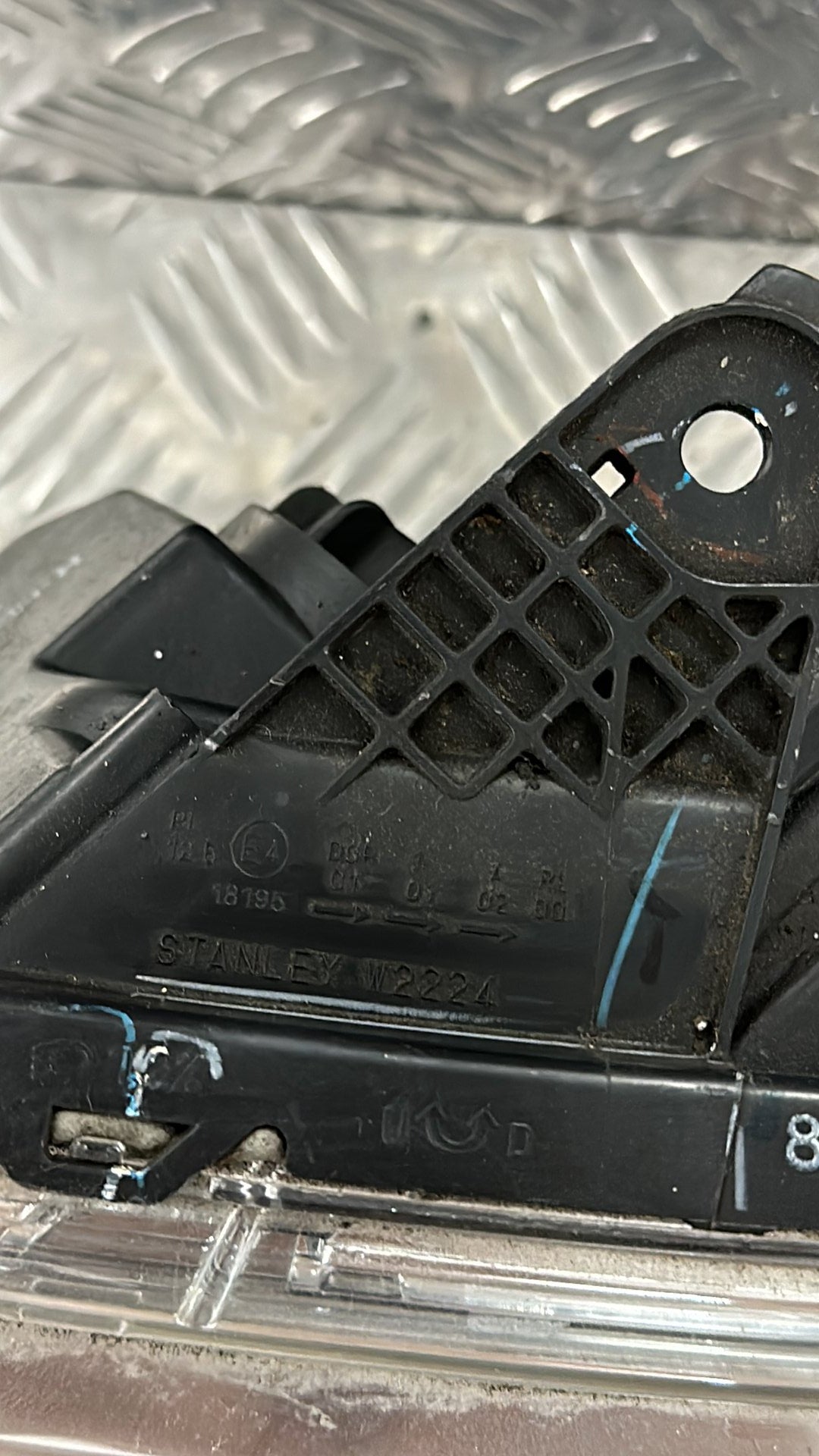 2015-2018 Mitsubishi Triton KK1- Left Headlight PN: STANLEY W2224