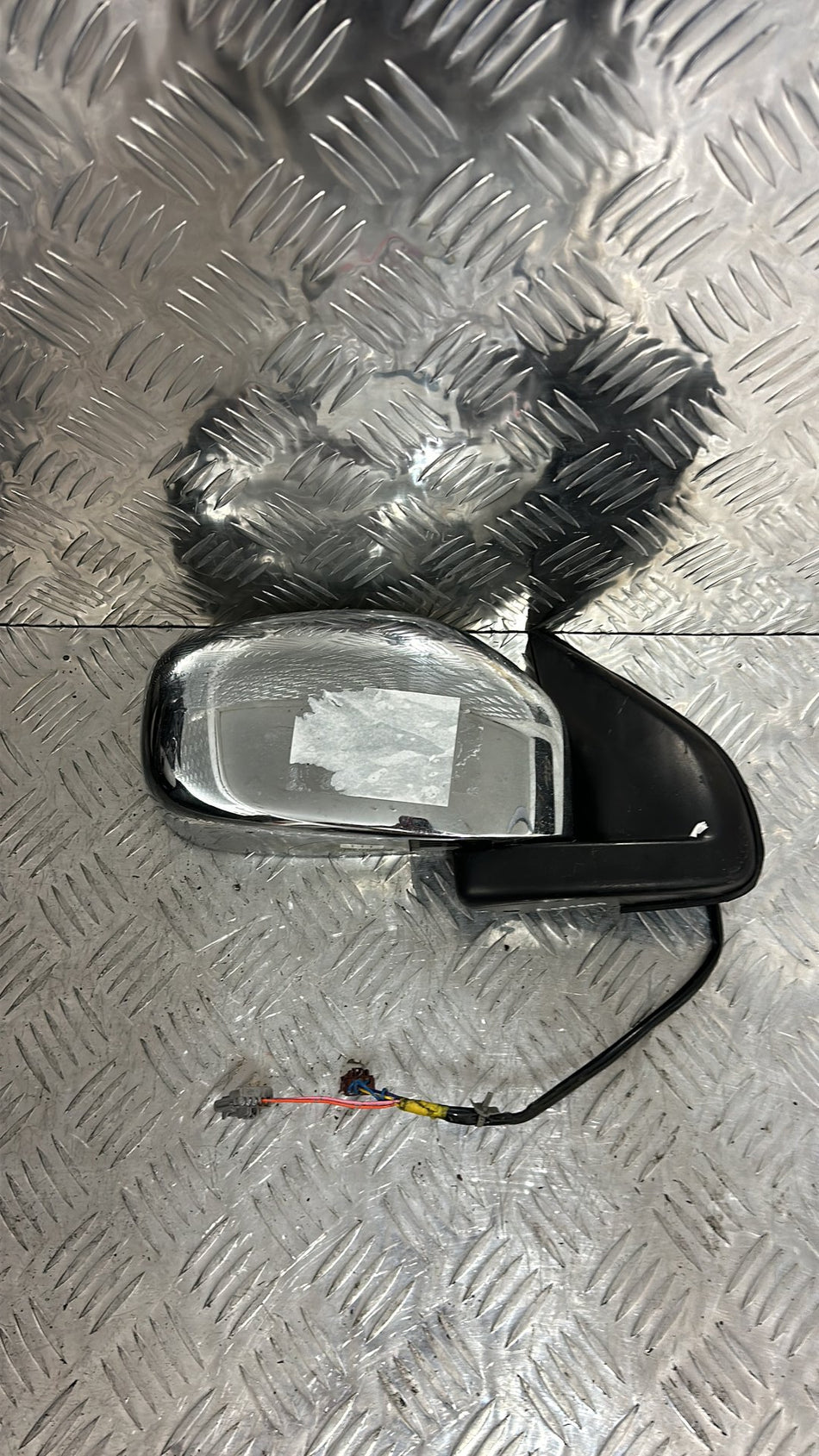 1997-2004 Nissan Terrano R50- Right Door Mirror PN: 3 WIRE/ 2 WIRE (2 PLUG TYPE)