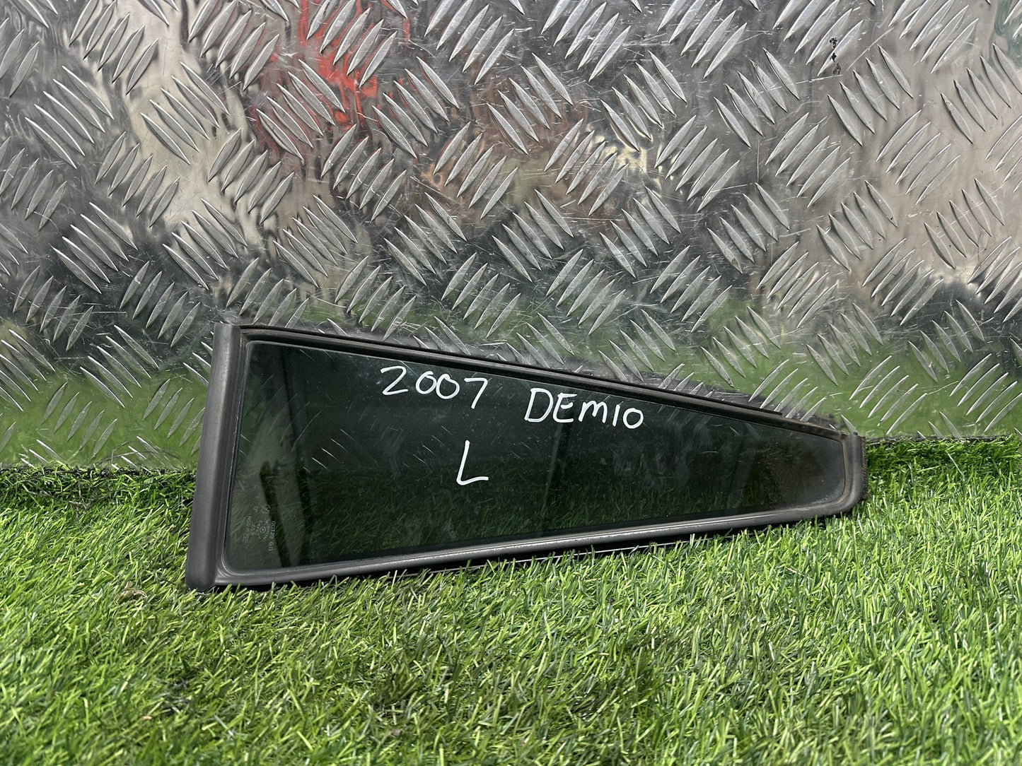 2002-2007 Mazda Demio DY- Left Rear Quarter Door Glass PN: M3Q8