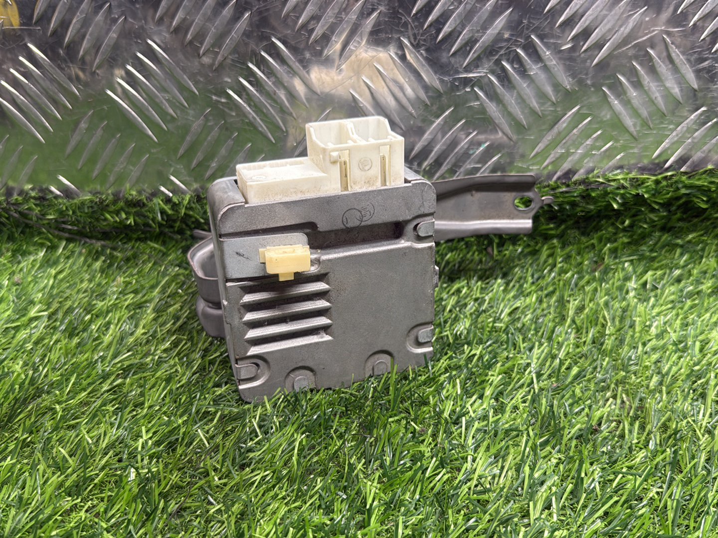 Toyota Wish Steering Column Control Module 89650-68020
