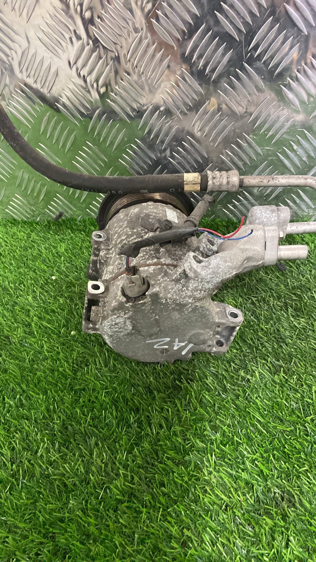 Toyota Noah A/C Compressor 44260-0571