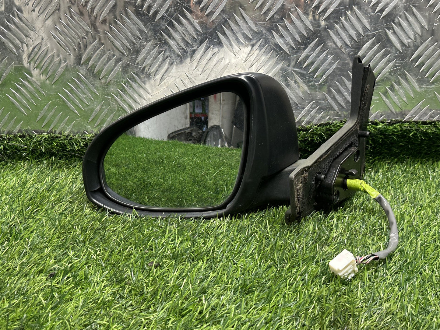 2011-2021 Toyota Aqua- Left Door Mirror PN: 7 WIRE TYPE