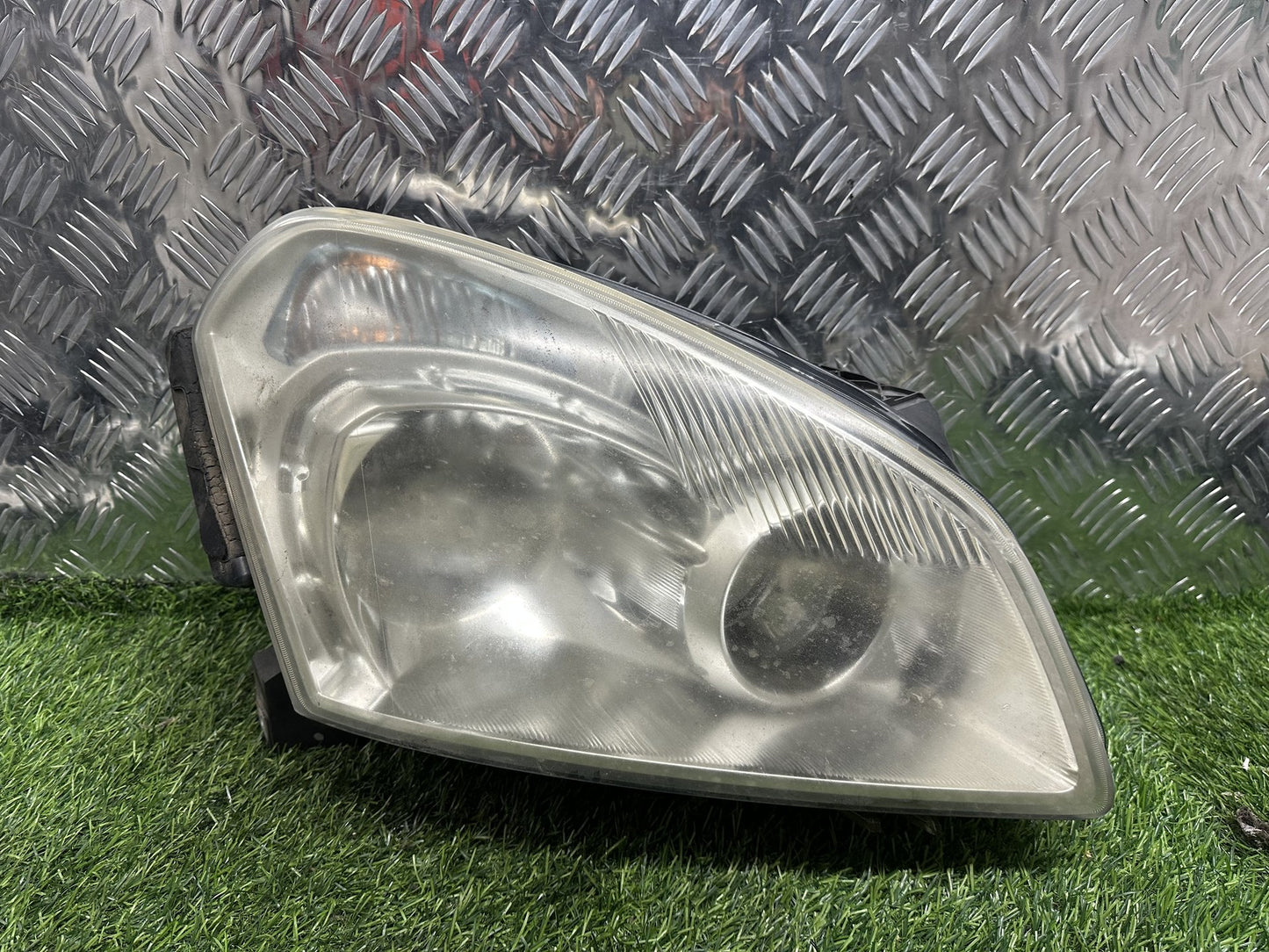 2006-2010 Nissan Dualis J10- Right Headlight PN: 26010 JD01A