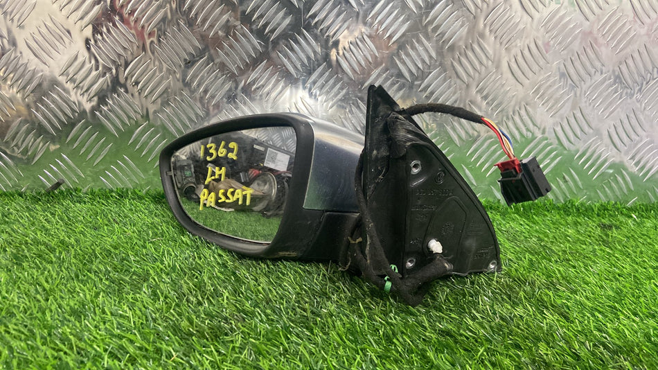 2010-2015 Volkswagen Passat CC- Left Door Mirror PN: 7 wire