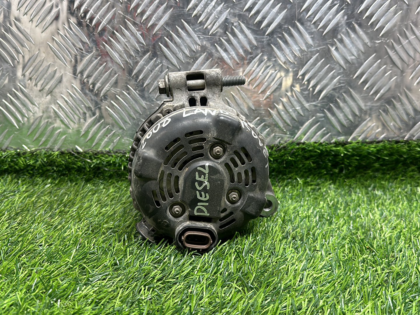 2004 - 2010 Land Rover Discovery Alternator YLE500400