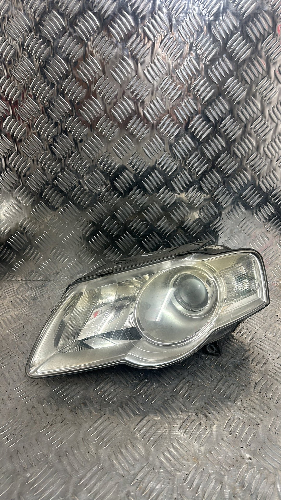2006-2010 Volkswagen Passat Left Headlight 3C0 941 005 T