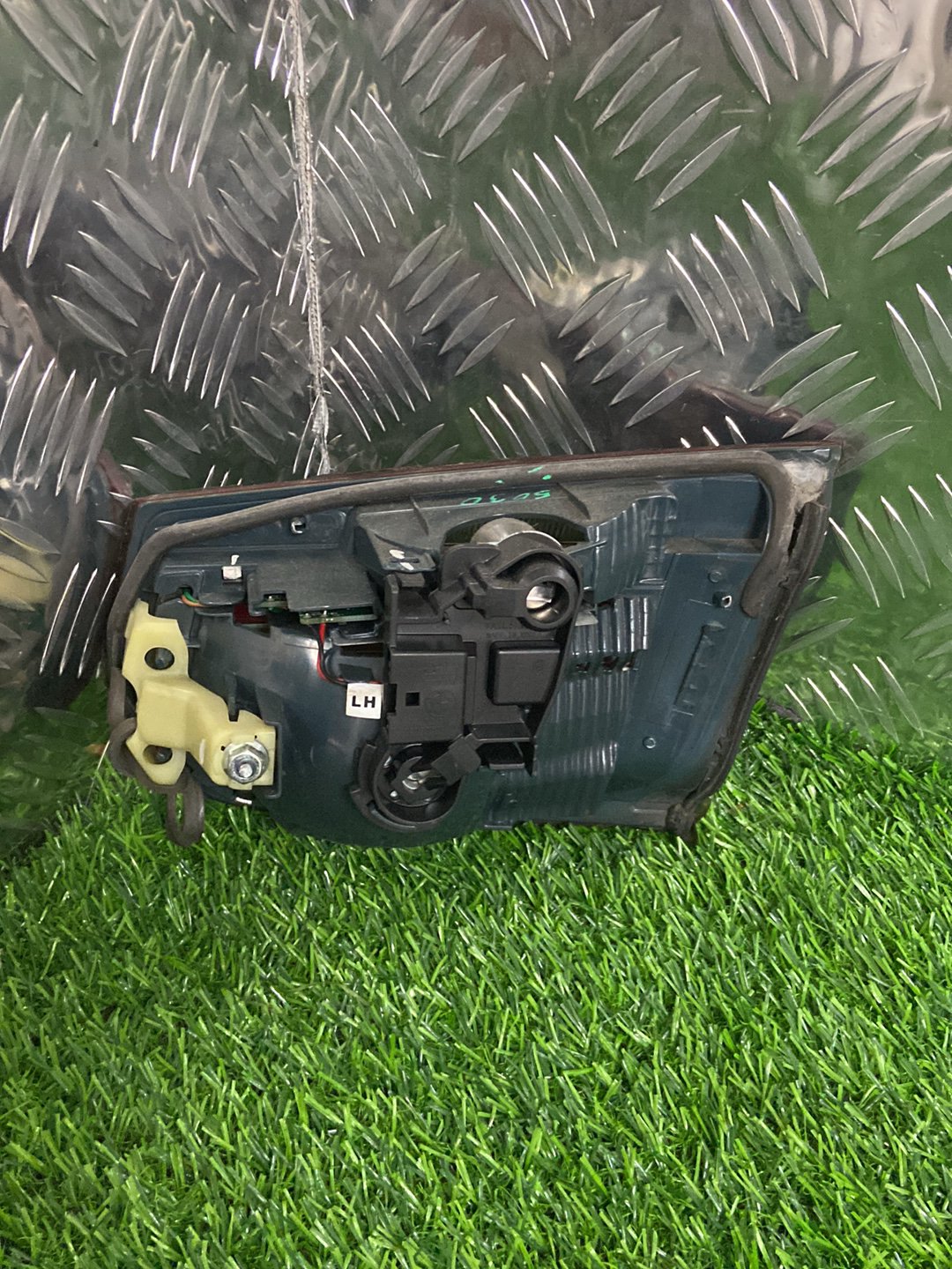 2011 - 2018 BMW 316i Left Tailgate Garnish 183611-12