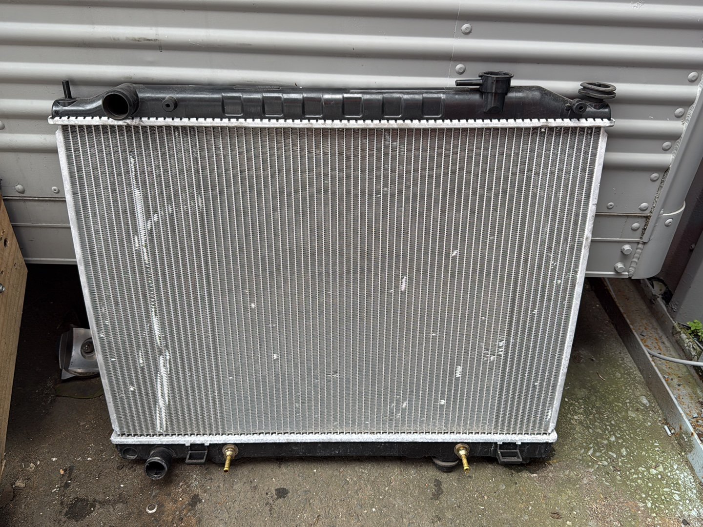 2002-2009 Nissan Elgrand VQ25 Radiator