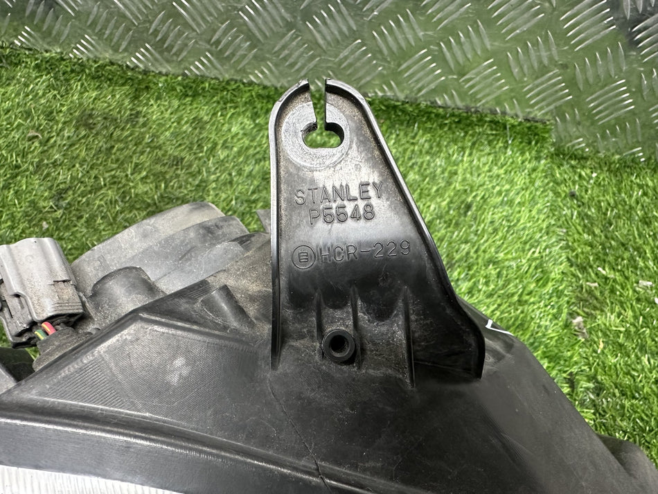 2002-2007 Mazda Demio DY- Right Headlight PN: STANLEY P5548