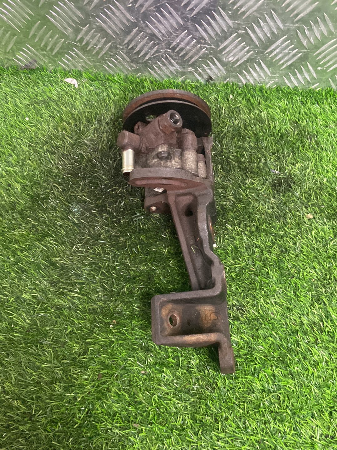 Toyota Hiace Steering Pump 2L 2LTE 3L