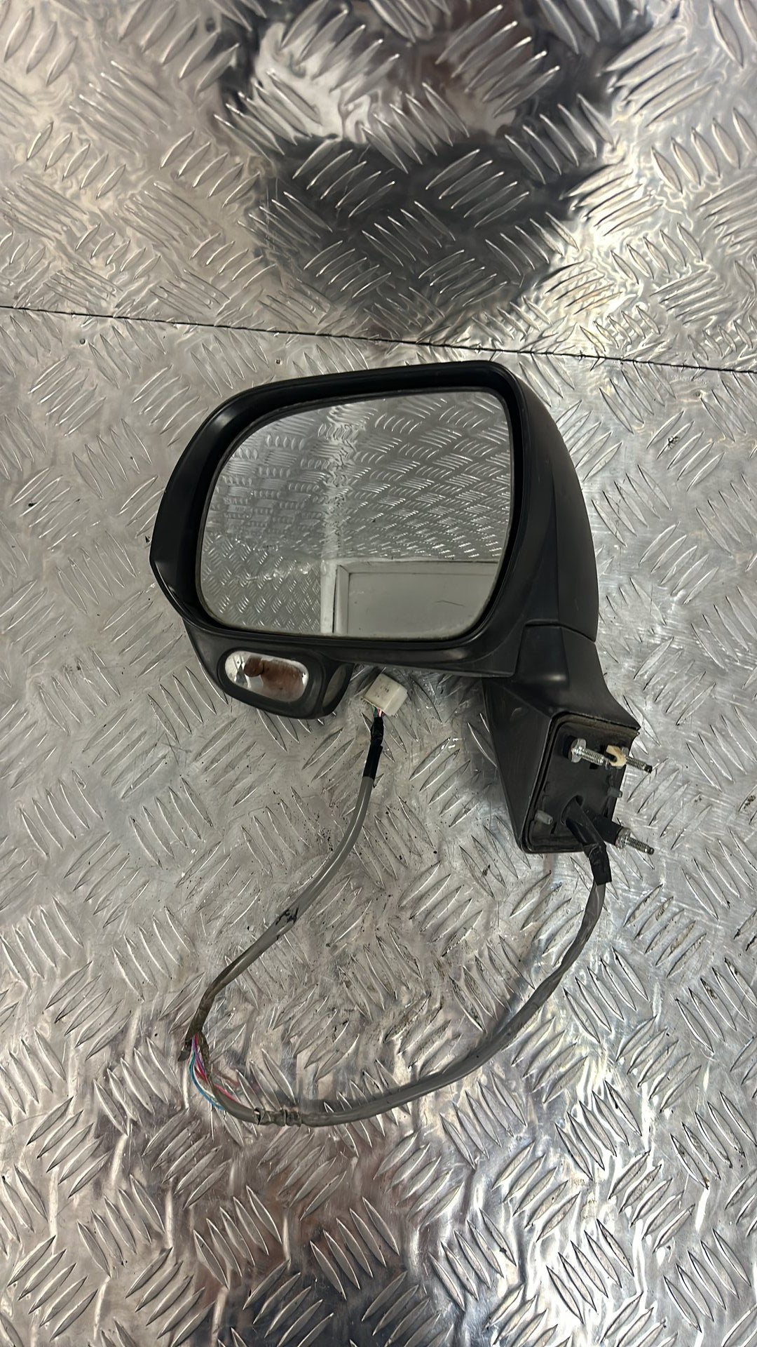 Toyota Noah Left Door Mirror 7 WIRES