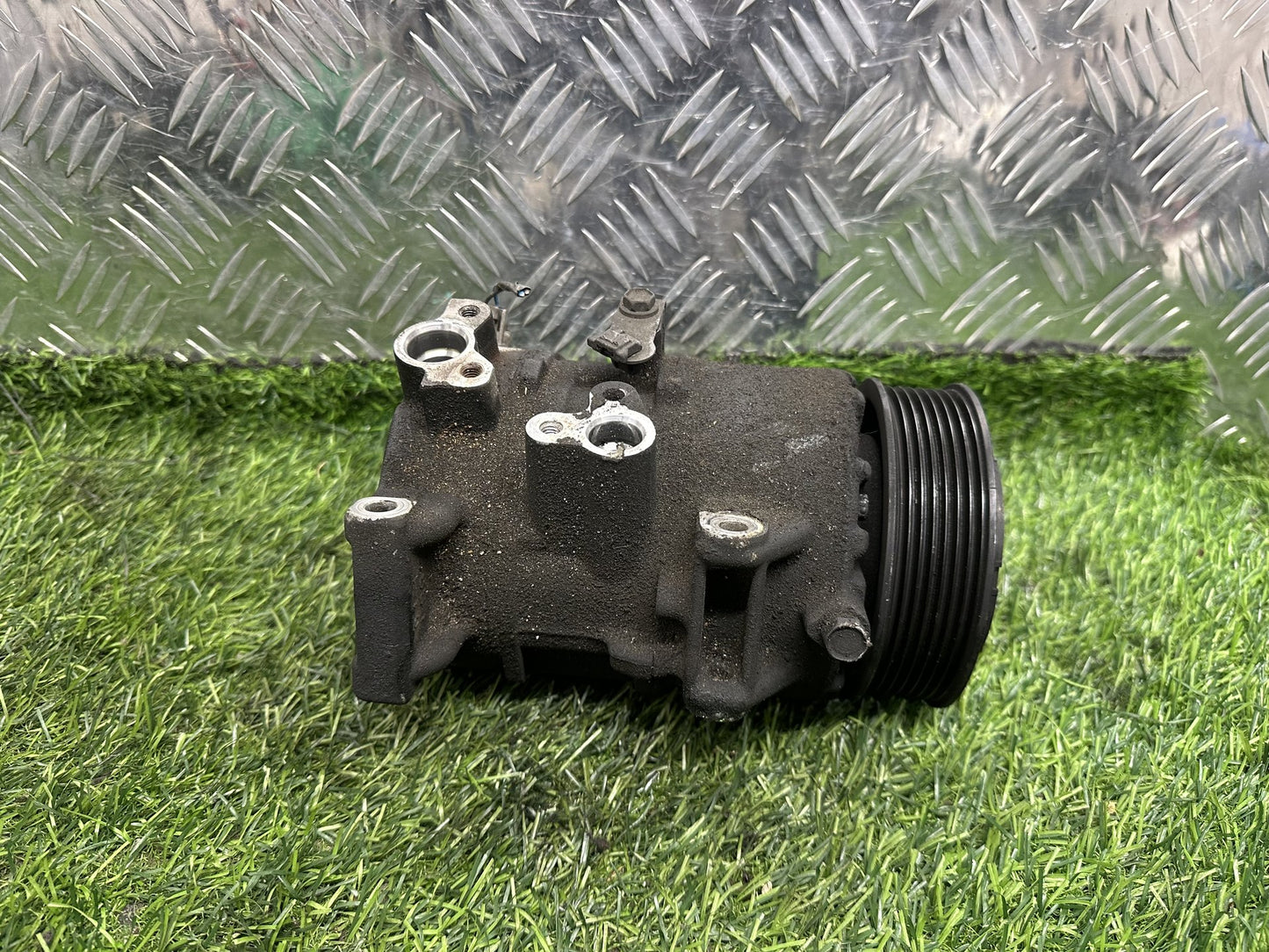2000-2005 Toyota Estima R30 - A/C Compressor PN: 2AZ