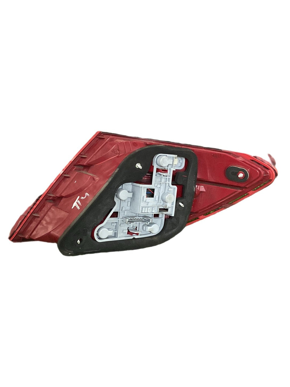 2007-2015 Mercedes-Benz C-Class W204- Left Taillight PN: 2049068702