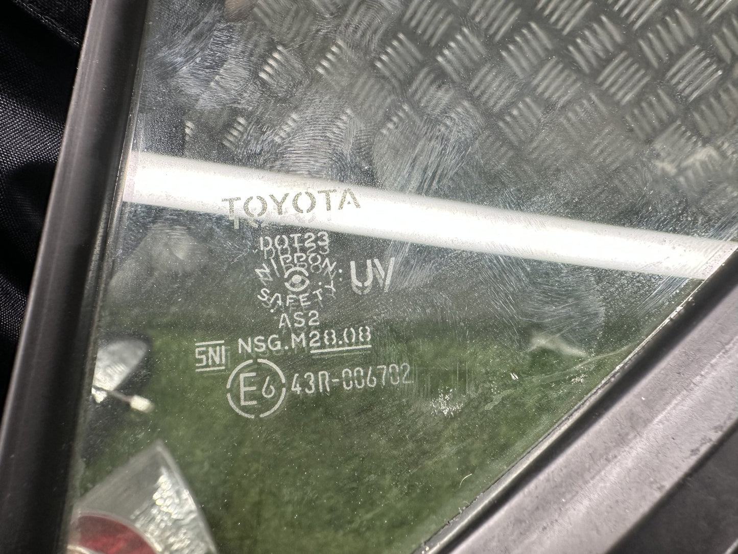 2011-2021 Toyota Aqua NHP10- Right Rear Quarter Door Glass PN: M28.08