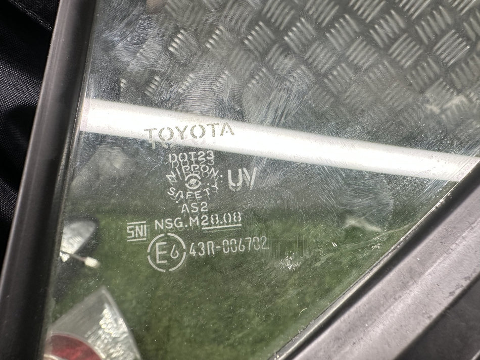 2011-2021 Toyota Aqua NHP10- Right Rear Quarter Door Glass PN: M28.08