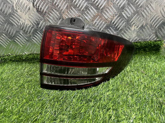 2000-2005 Toyota Estima R40- Right Taillight PN: ICHIKOH 28-169