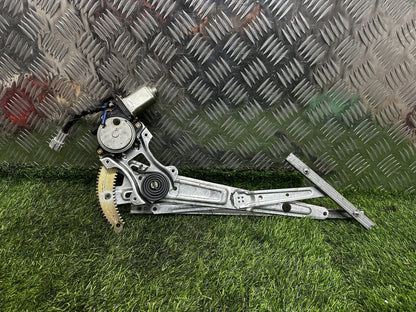2002-2010 Nissan Elgrand E51 - Right Front Window Regulator/Motor PN: 6 PIN- 0176043-A