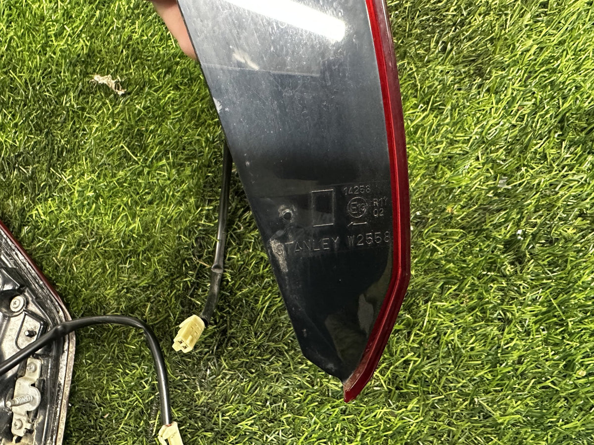 2012-2021 Mitsubishi Outlander PHEV - Left Tailgate Garnish PN: STANLEY W2558