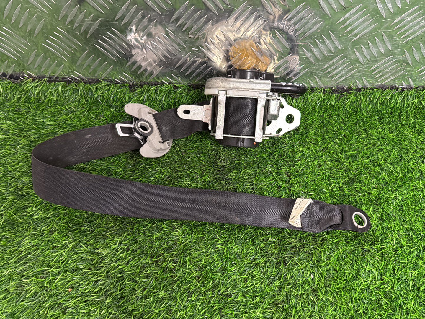 2012 - 2015 Toyota Camry Left Front Seat Belt 6201321-P