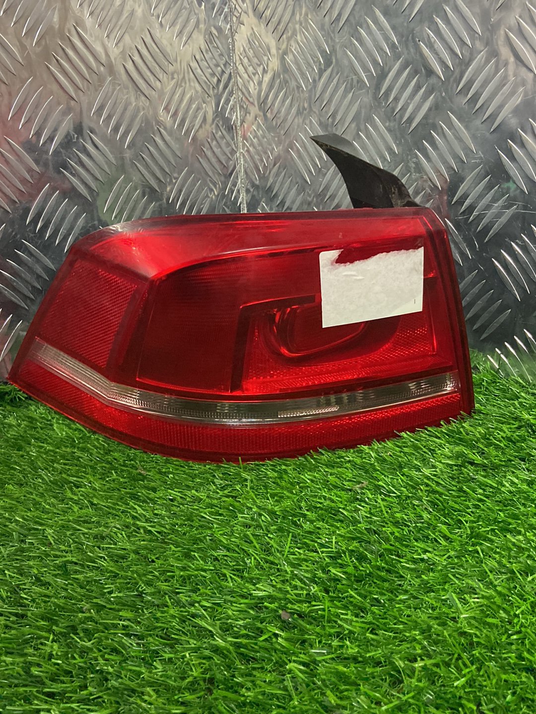 2010 - 2015 Volkswagen Passat Left Taillight 3AE945095F