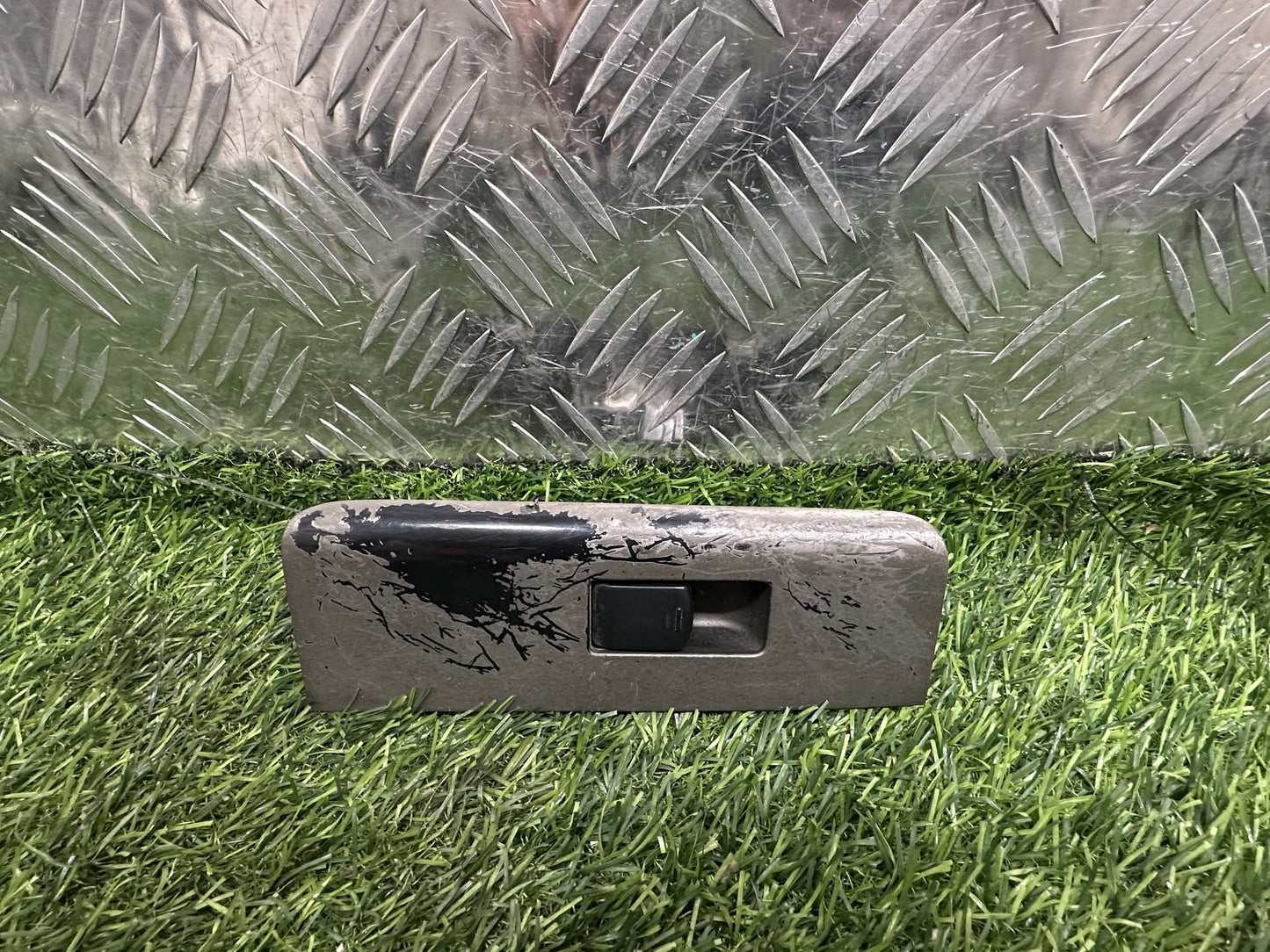2004-2015 Nissan Navara D40- Right Rear Window Switch PN: