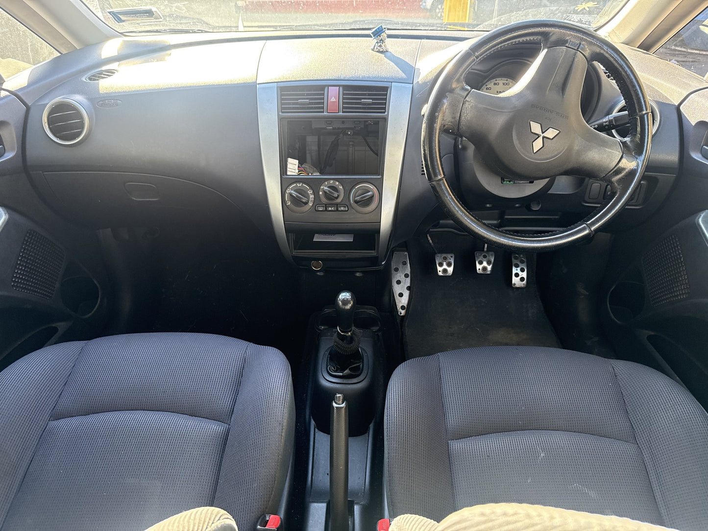 2006 Mitsubishi Colt JMFXNZ23A6Z000963