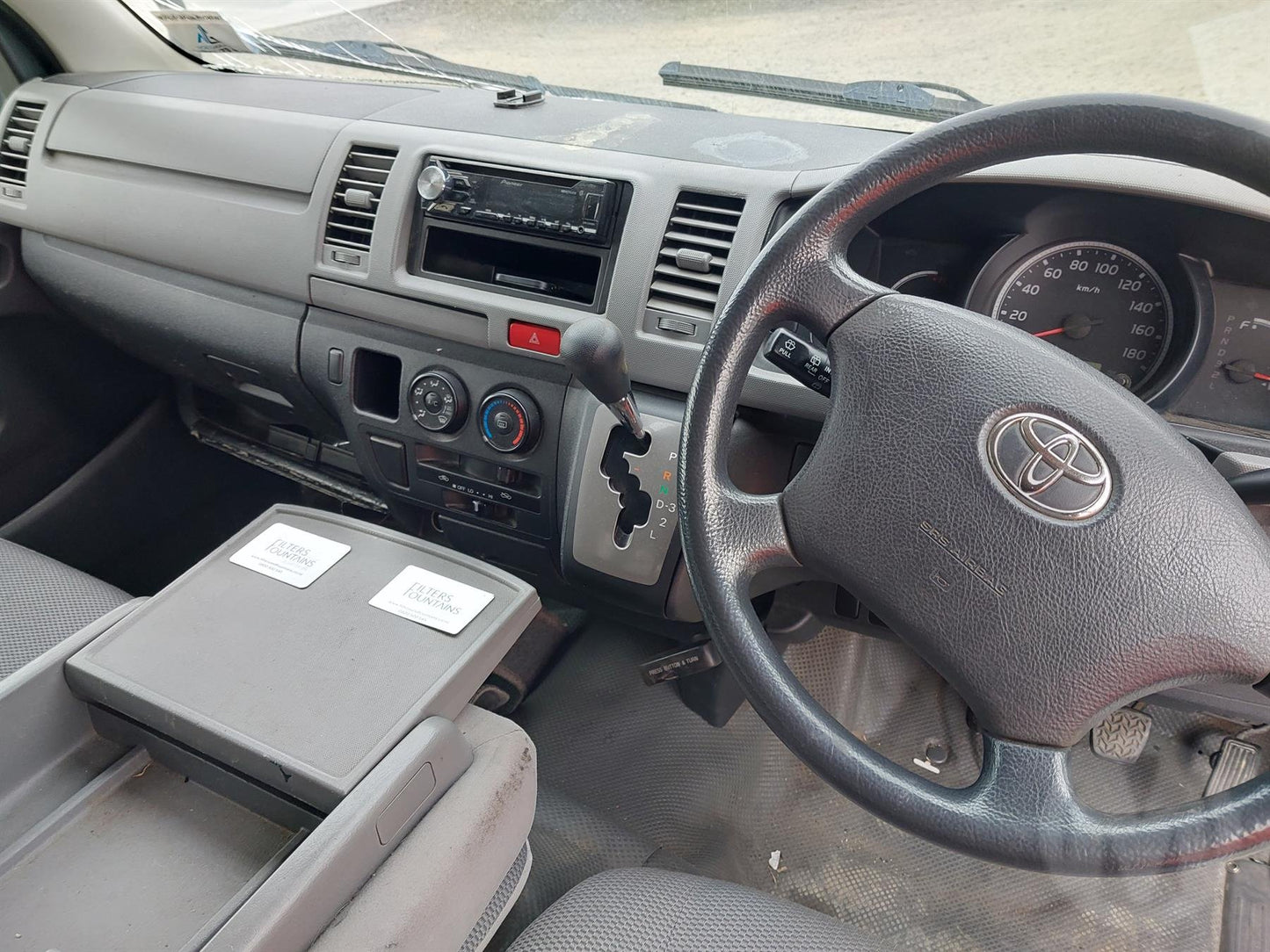 2009 Toyota Hiace COVERED WRECKING FOR PARTS ONLY