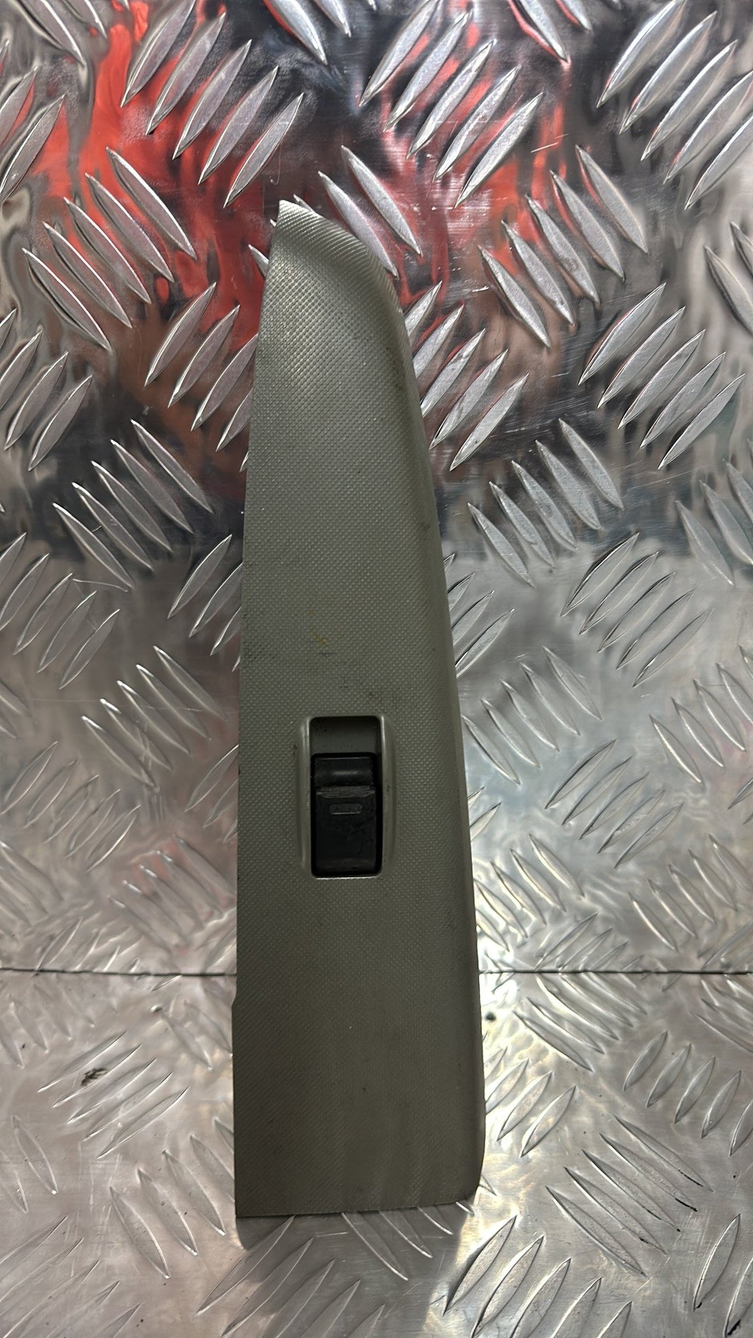 2005-2015 Toyota Hilux Left Front Window Switch