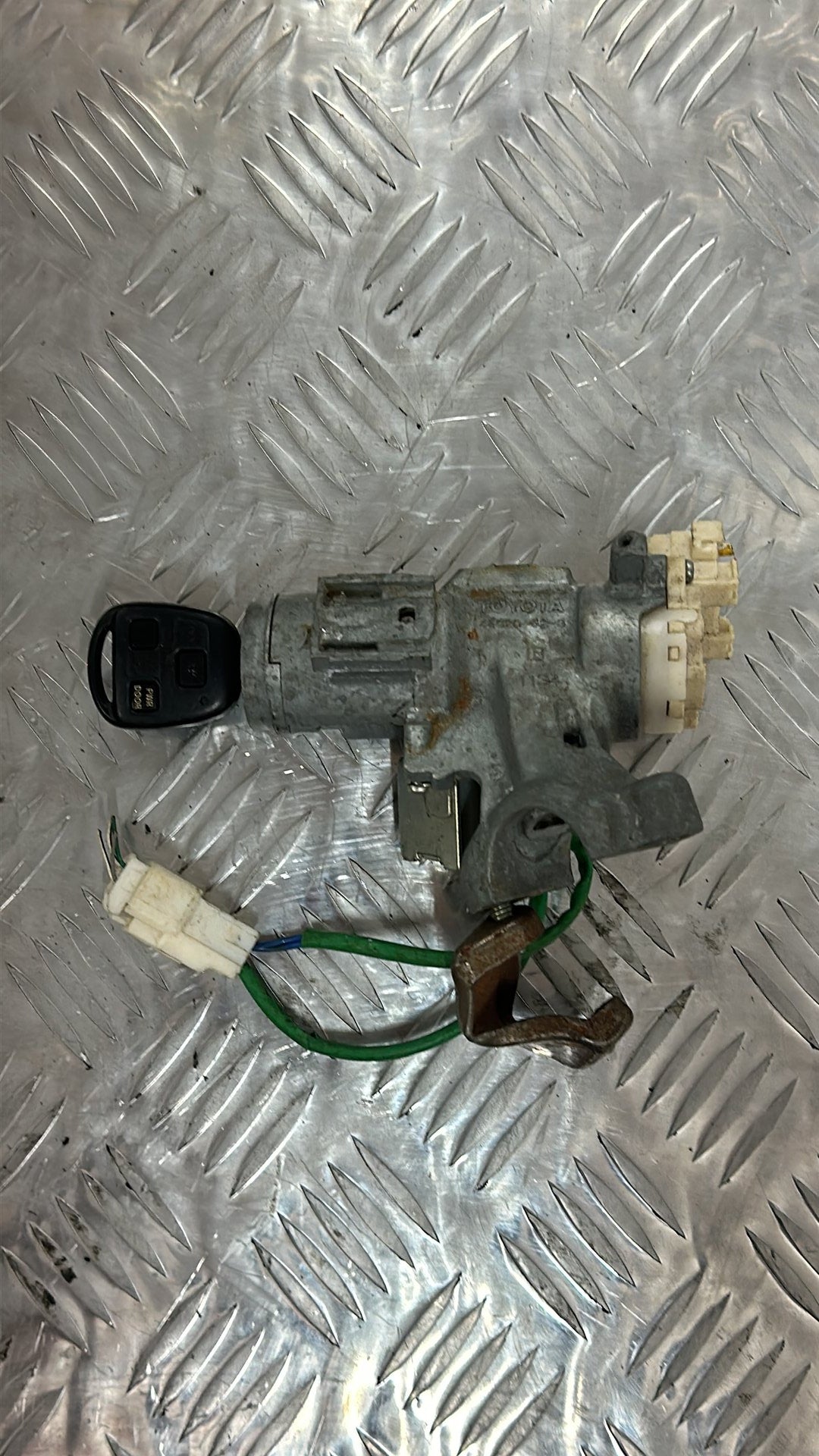2003-2015 Toyota Sienta NCP8*- Ignition With Key PN: 45020-52-3