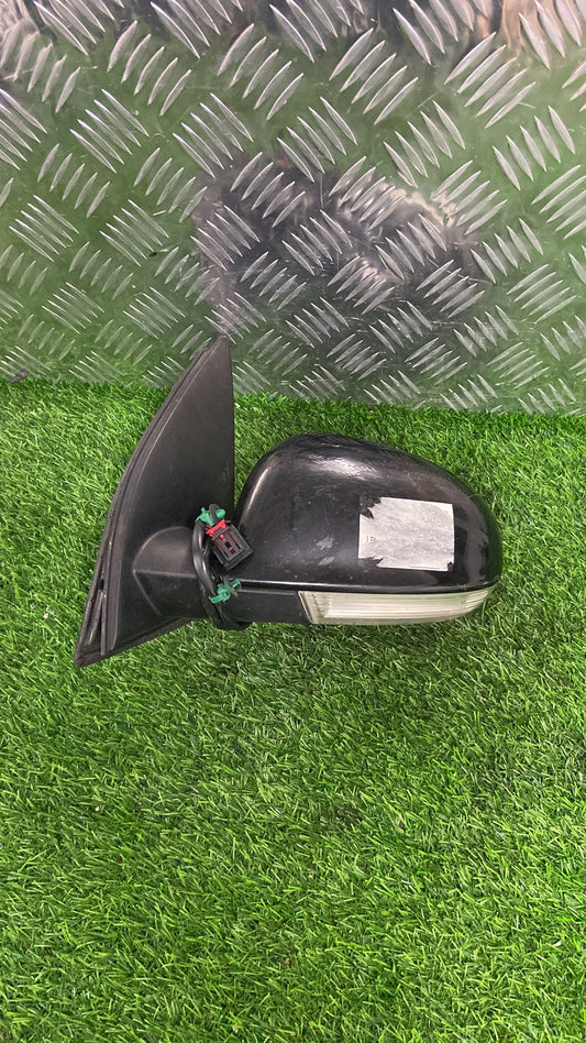Volkswagen Golf Left Door Mirror 7 WIRE, INDICATOR TYPE