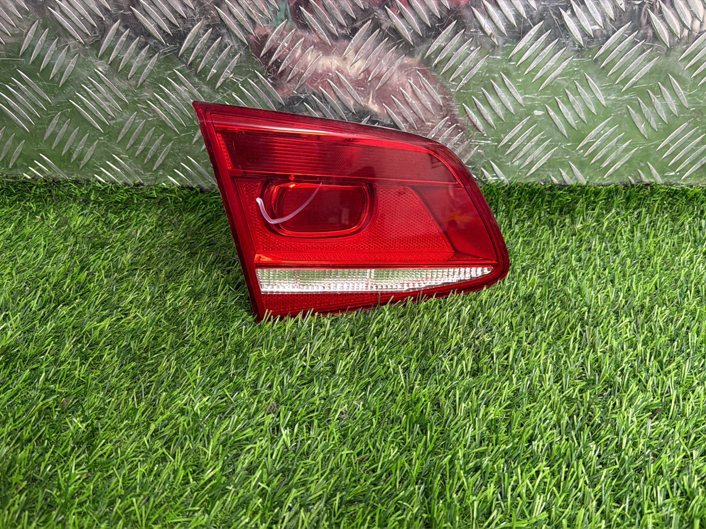 2010 - 2015 Volkswagen Passat Left Tailgate Garnish 3AE945093E
